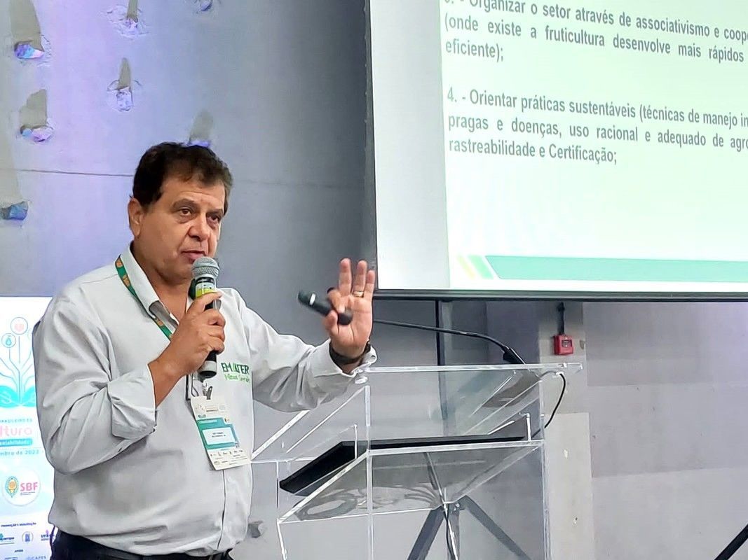 Emater-MG discute papel da extensão rural durante Congresso Brasileiro de Fruticultura